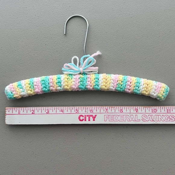 Hand Crocheted Baby Blanket & Four Matching Hangers Set - New - Picture 6 of 10